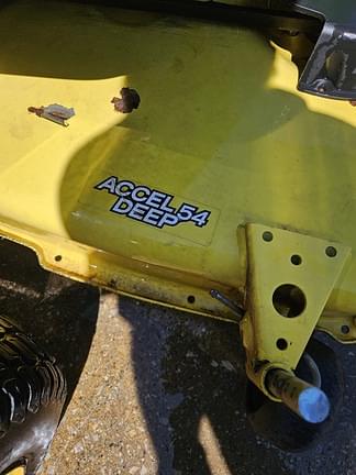Image of John Deere X580 equipment image 4