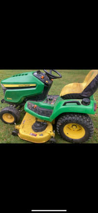 Image of John Deere X580 equipment image 4