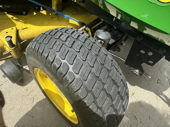 Image of John Deere X580 equipment image 2