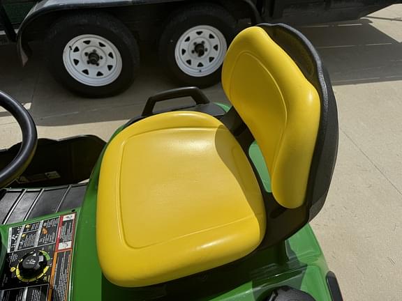Image of John Deere X580 equipment image 3