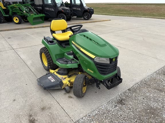 Image of John Deere X580 equipment image 1