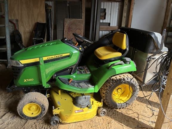 Image of John Deere X580 equipment image 4