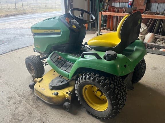 Image of John Deere X580 equipment image 3