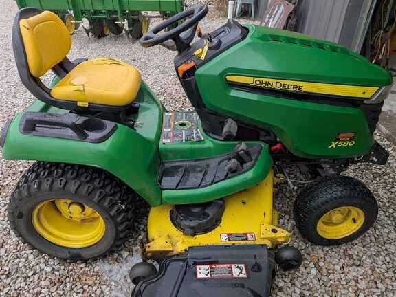 Image of John Deere X580 equipment image 1