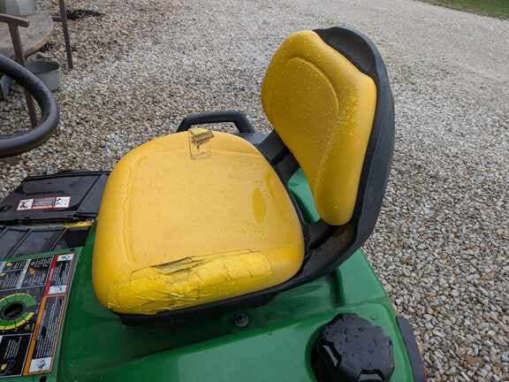 Image of John Deere X580 equipment image 3