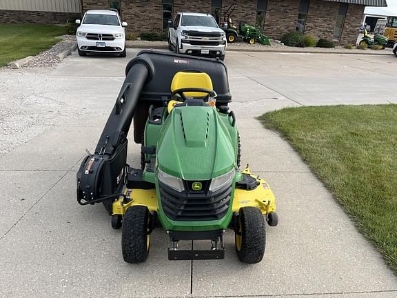 Image of John Deere X580 equipment image 1