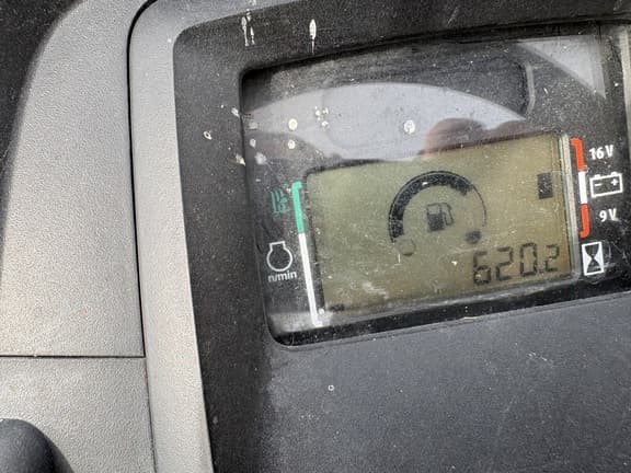 Image of John Deere X590 equipment image 4