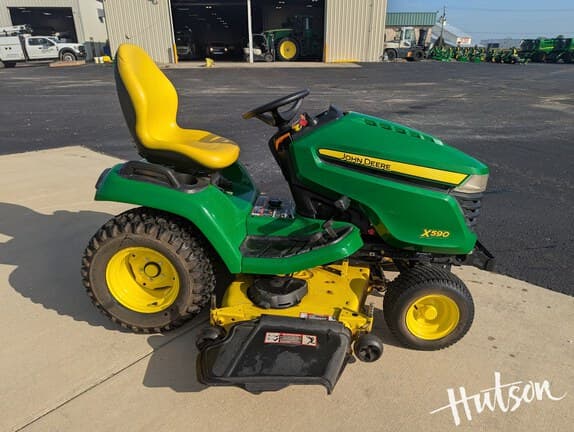 Image of John Deere X590 equipment image 3