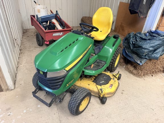 2016 John Deere X590 Equipment Image0