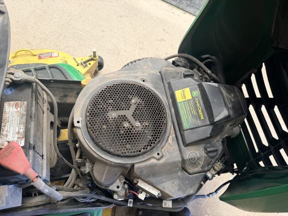 Image of John Deere X590 equipment image 4
