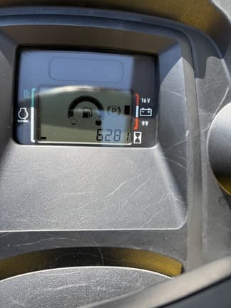 Image of John Deere X590 equipment image 4