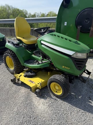 2016 John Deere X590 Equipment Image0