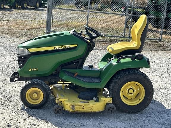 Image of John Deere X590 equipment image 3