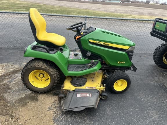 Image of John Deere X590 equipment image 3