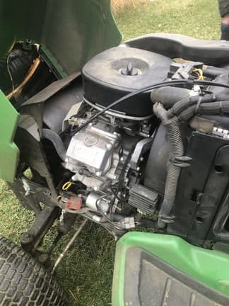 Image of John Deere X710 equipment image 3