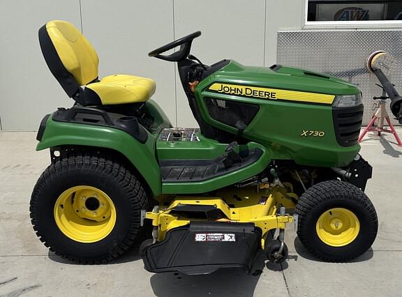 Image of John Deere X730 equipment image 1