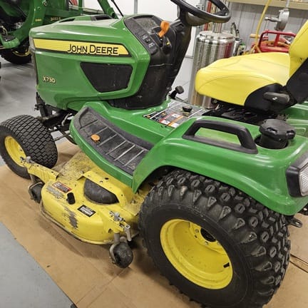 2016 John Deere X730 Equipment Image0