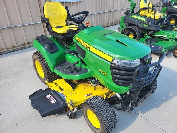 Image of John Deere X730 equipment image 3