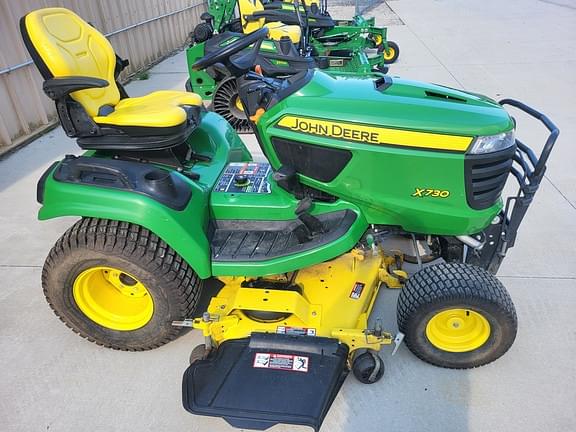 Image of John Deere X730 equipment image 4