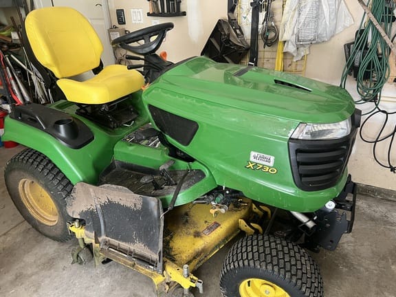 2016 John Deere X730 Equipment Image0
