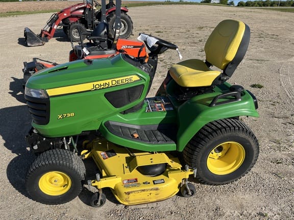 Main image John Deere X738