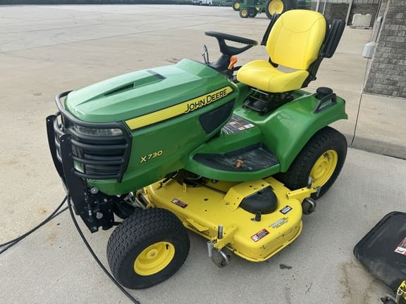 2016 John Deere X730 Equipment Image0