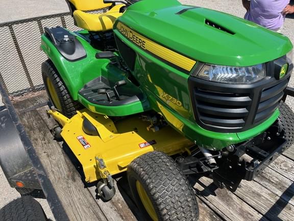 Image of John Deere X730 equipment image 3