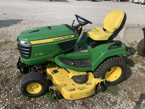 2016 John Deere X730 Equipment Image0