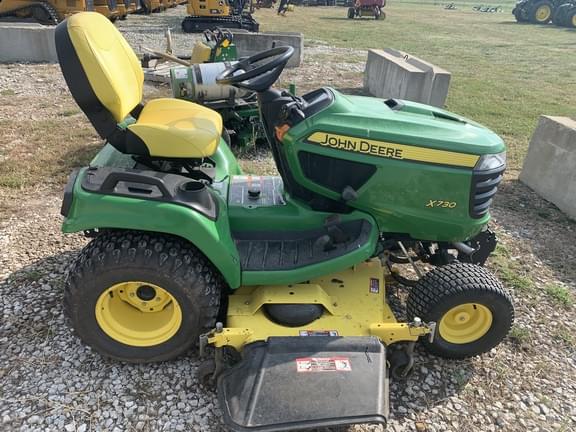 Image of John Deere X730 equipment image 4