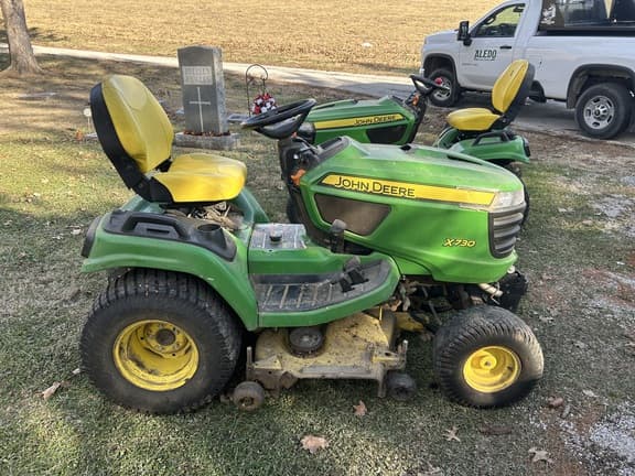 Image of John Deere X730 equipment image 3