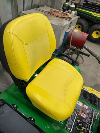 Image of John Deere X730 equipment image 3