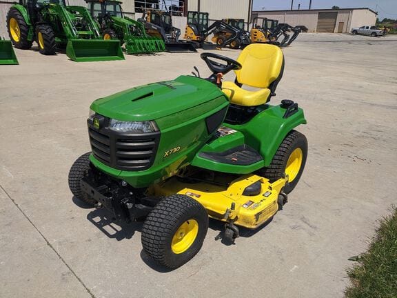 2016 John Deere X730 Equipment Image0