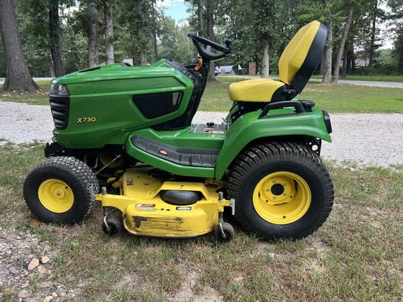 2016 John Deere X730 Equipment Image0