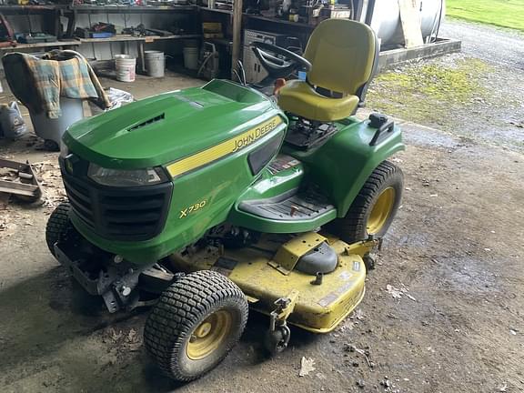 Image of John Deere X730 equipment image 4