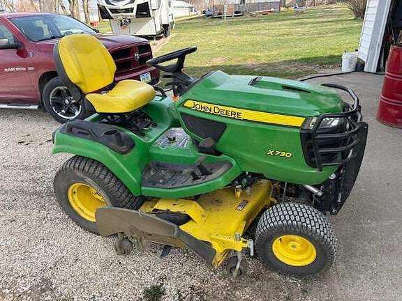 Image of John Deere X730 equipment image 1