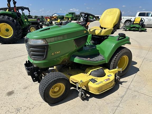 Image of John Deere X730 equipment image 3