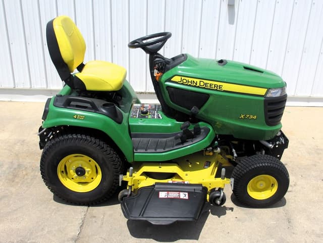 Image of John Deere X734 equipment image 3