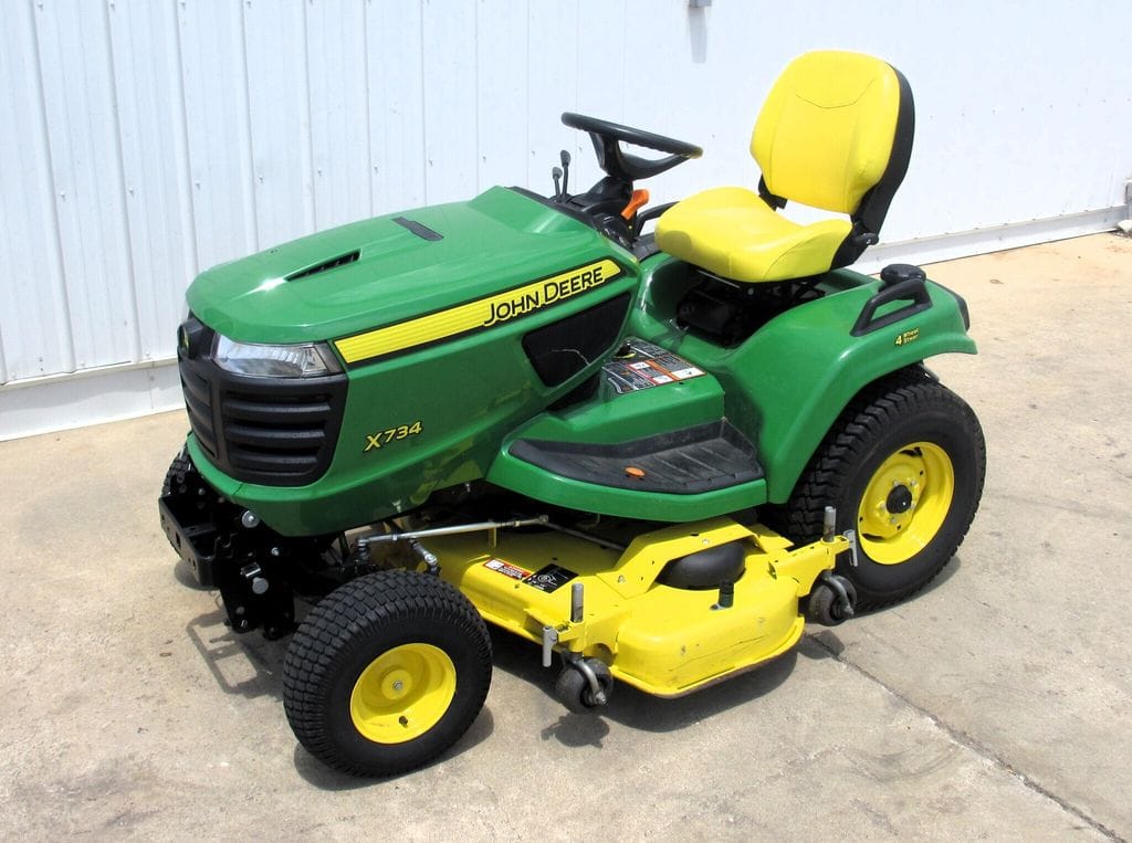 2016 John Deere X734 Equipment Image0