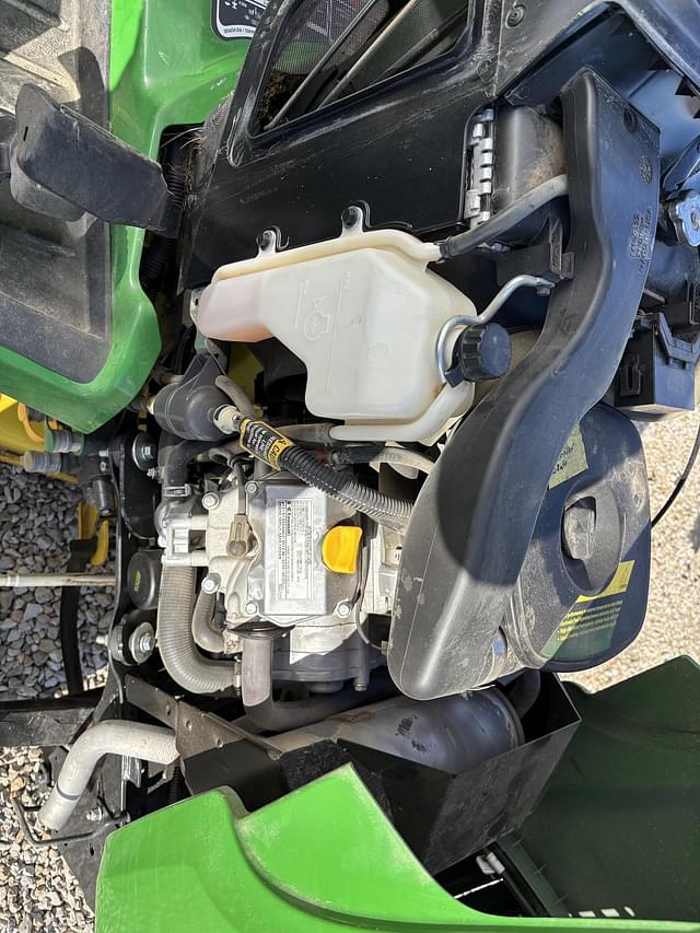 Image of John Deere X734 equipment image 2