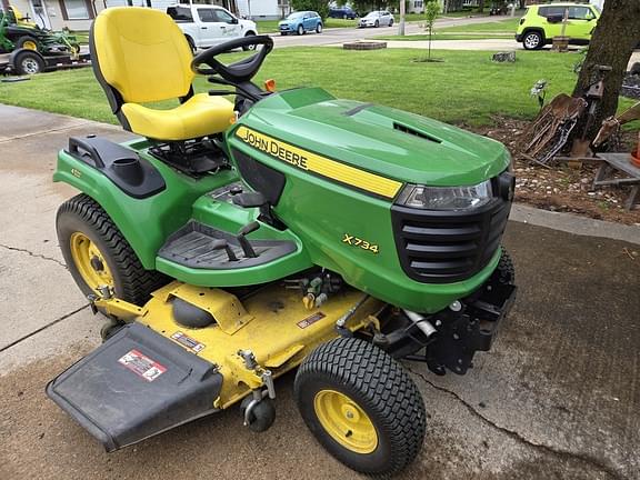 Image of John Deere X734 equipment image 2