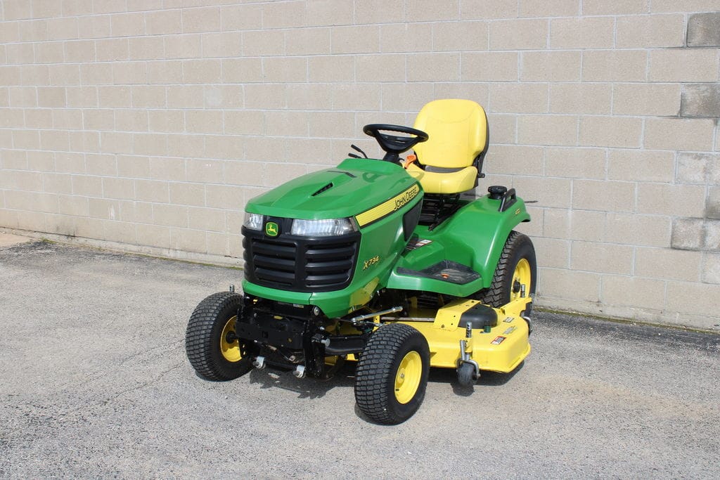 2016 John Deere X734 Equipment Image0
