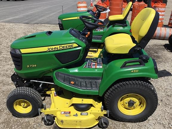 Image of John Deere X734 equipment image 2