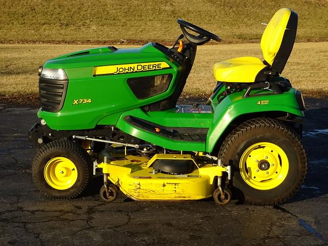 Image of John Deere X734 equipment image 1