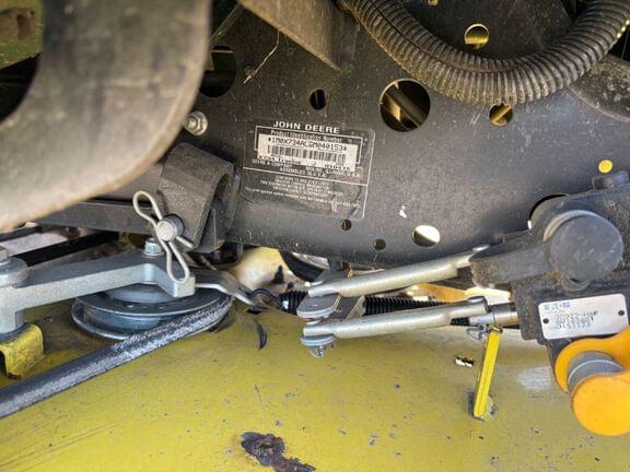 Image of John Deere X734 equipment image 4