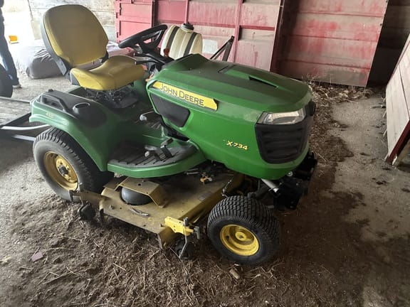2016 John Deere X734 Equipment Image0