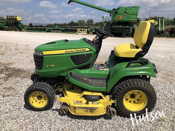 Image of John Deere X738 equipment image 2