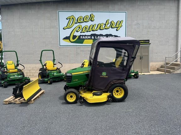 2016 John Deere X738 Equipment Image0
