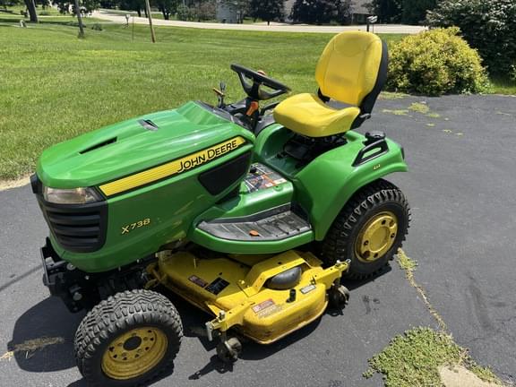 Image of John Deere X738 Primary image