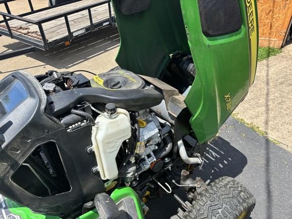 Image of John Deere X738 equipment image 3