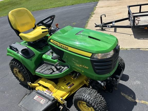 Image of John Deere X738 equipment image 1